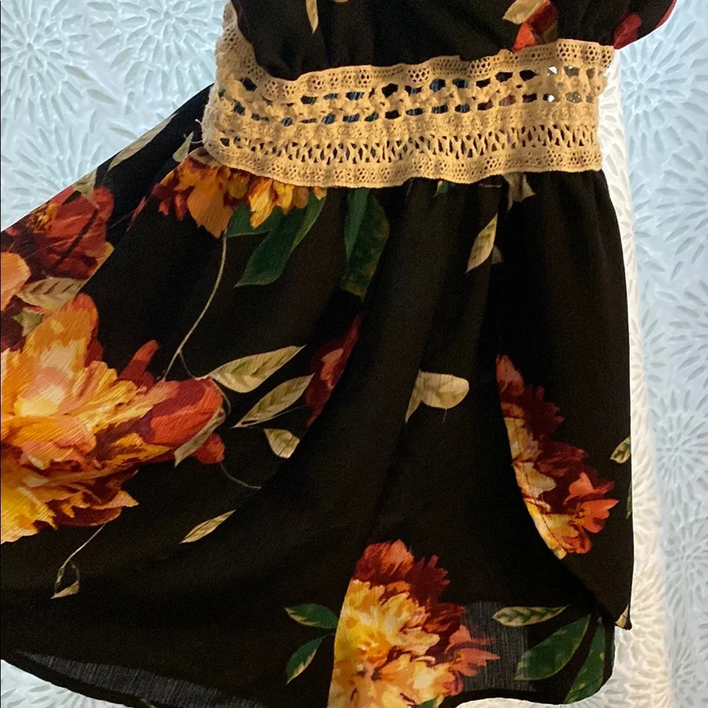 Floral Black Dress with Lace Detail - Picture 3 of 4
